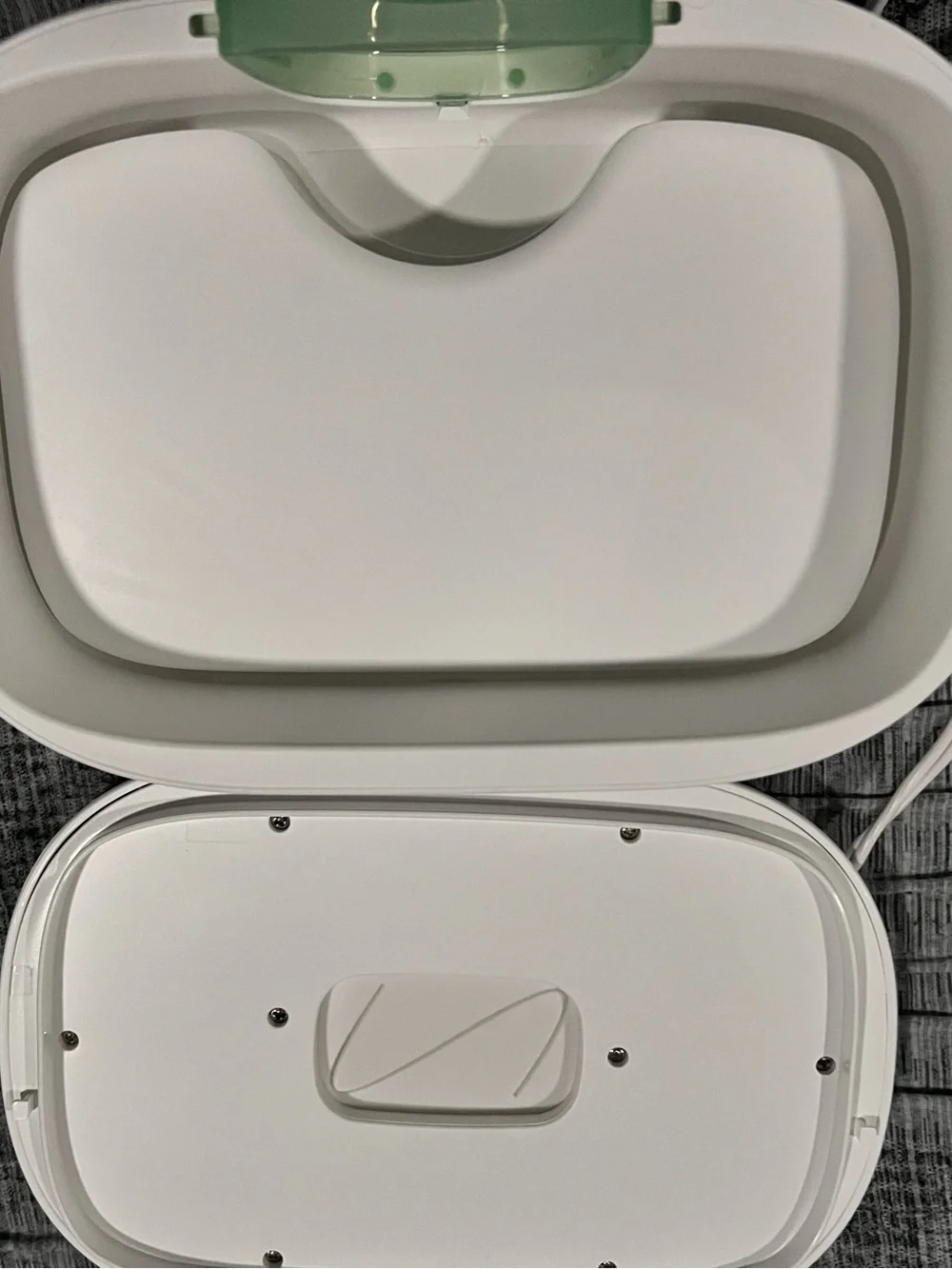 Momcozy White and Green Wipe Warmer — Gentle Heated Wipes
